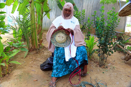 Maryan Cismaciil weaves baskets at the WGSS in Jowhar, Somalia.